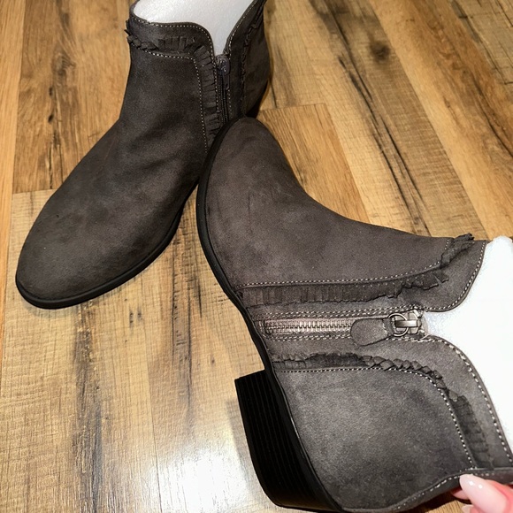 MIA Mable Ruffle Bootie - Picture 2 of 4